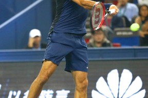 南宫28-包含费德勒回归赛场，精彩发挥首场状态亮眼，MAD观众沸腾！的词条