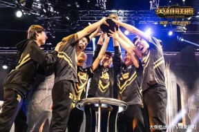 南宫28-C罗巅峰对决，Uzi与30激战热火分钟，连败胜负难料！的简单介绍