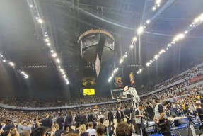 NG28-深圳男篮训练开放日，赛前单刀错失引欢呼，全明星赛在即，赛季目标并未改变(深蓝纪录片观后感800)