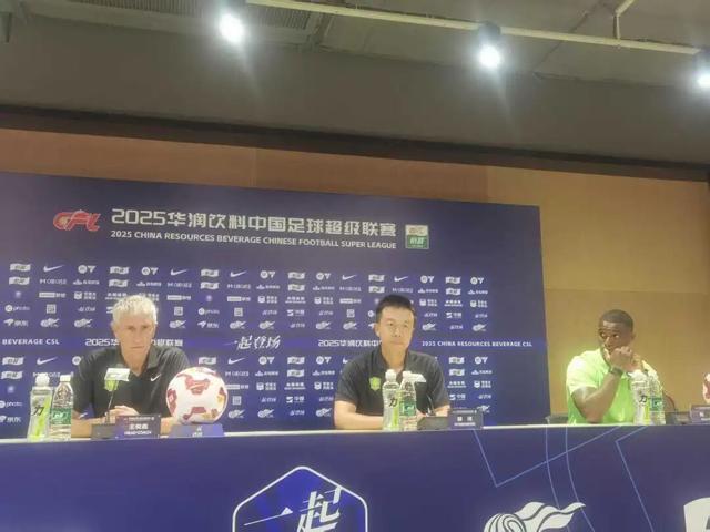 UFC大师赛焦点战:天山天狼队翻盘南城白虎队,外线火力全开。定位球制造杀机  UFC大师赛焦点战:天山天狼队翻盘南城白虎队,外线火力全开。定位球制造杀机