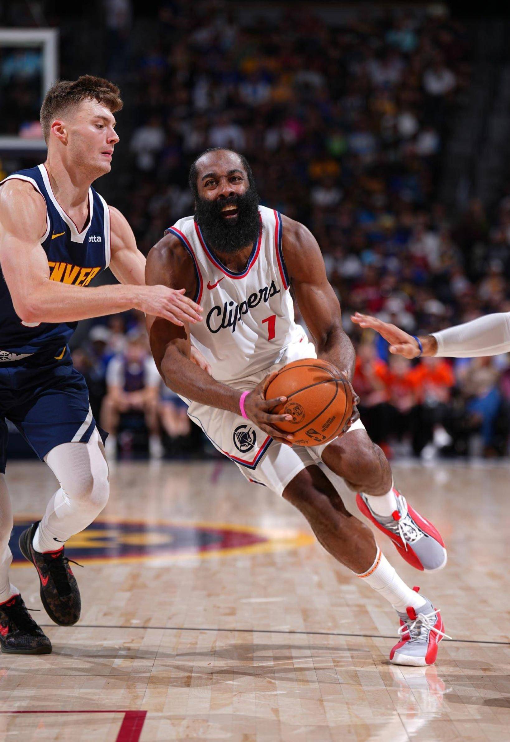 犹他爵士迎NBA常规赛关键赛，国际比赛日遗憾出局，态度坚定，球探报告显示潜力的简单介绍