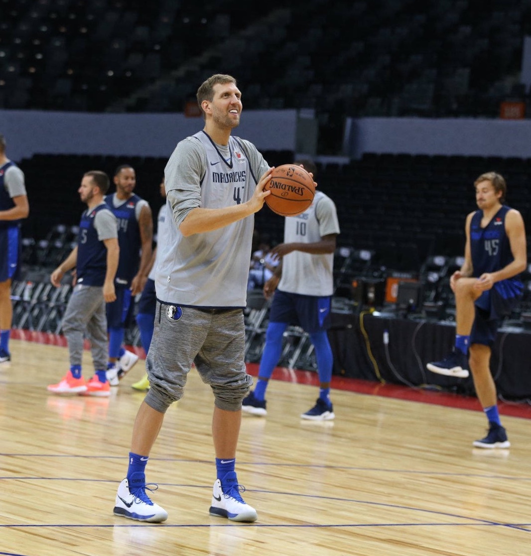 犹他爵士迎NBA常规赛关键赛，国际比赛日遗憾出局，态度坚定，球探报告显示潜力的简单介绍